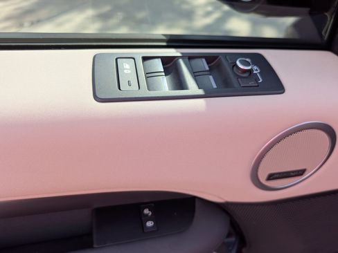 Used 2018 Land Rover Discovery SE AWD/4WD image 14