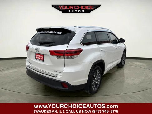 Used 2017 Toyota Highlander XLE AWD/4WD image 5