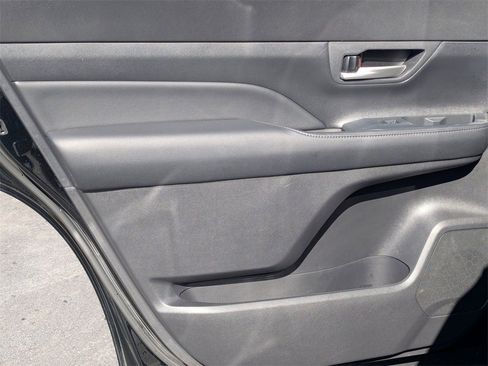 Used 2025 Toyota Grand Highlander AWD image 27