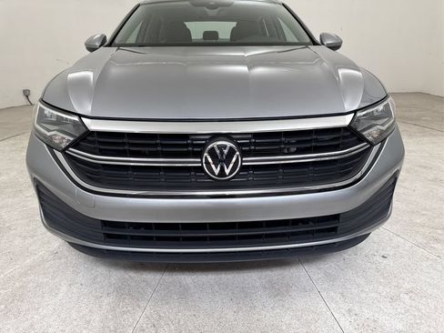Used 2024 Volkswagen Jetta SE FWD image 17