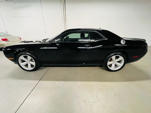 Used 2016 Dodge Challenger SXT Plus RWD image 5