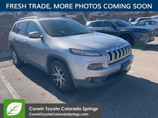 Used 2018 Jeep Cherokee Latitude AWD/4WD video 1