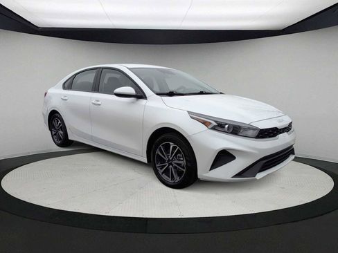 Used 2024 Kia Forte LXS image 2