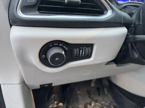 Used 2020 Chrysler Pacifica Limited image 13