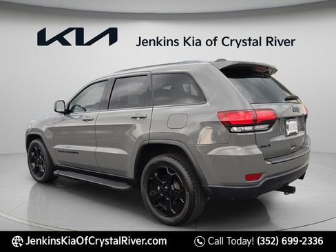 Used 2019 Jeep Grand Cherokee Laredo AWD/4WD image 11