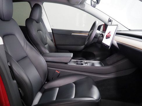 Used 2023 Tesla Model Y Performance image 16