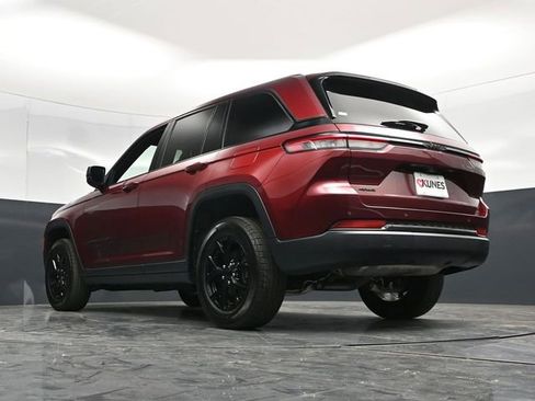 Used 2025 Jeep Grand Cherokee Altitude AWD/4WD image 58