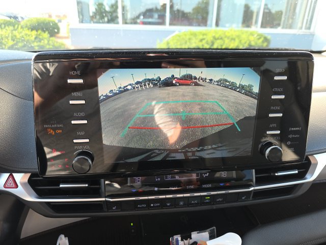 Used 2021 Toyota Sienna XLE w/ XLE Plus Package FWD image 5