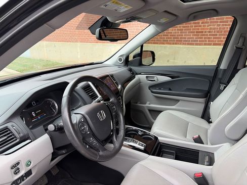 Used 2018 Honda Pilot Elite image 6
