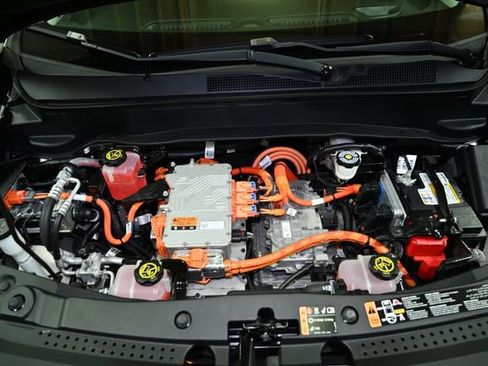 Used 2022 Chevrolet Bolt EUV LT w/ Comfort Package image 17