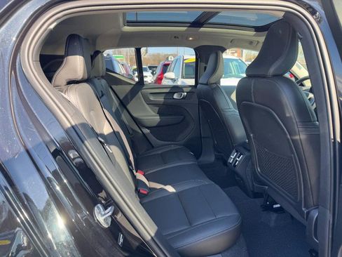 Certified 2025 Volvo XC40 B5 Core image 11