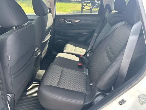 Used 2019 Nissan Rogue S w/ Special Edition Package FWD image 23