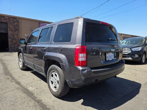 Used 2017 Jeep Patriot Sport w/ Power Value Group FWD image 2