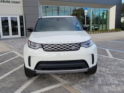 New 2025 Land Rover Discovery S image 8