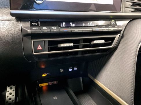 Used 2025 Toyota Camry SE FWD image 25