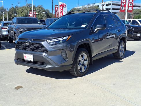 Certified 2025 Toyota RAV4 LE image 1