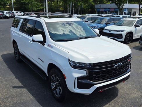 Used 2023 Chevrolet Suburban Z71 w/ Luxury Package AWD/4WD image 7