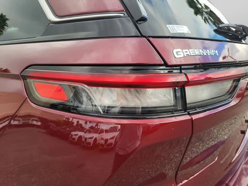 Used 2025 Jeep Grand Cherokee Laredo X w/ Luxury Tech Group I image 17