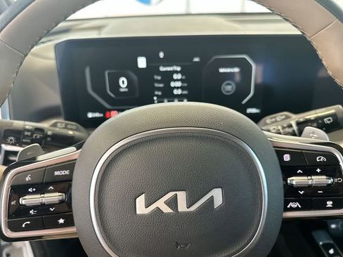 Certified 2025 Kia Sorento SX Prestige w/ Olive Brown Leather Package AWD/4WD image 12
