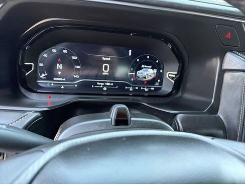 Used 2024 GMC Yukon Denali Ultimate AWD/4WD image 19