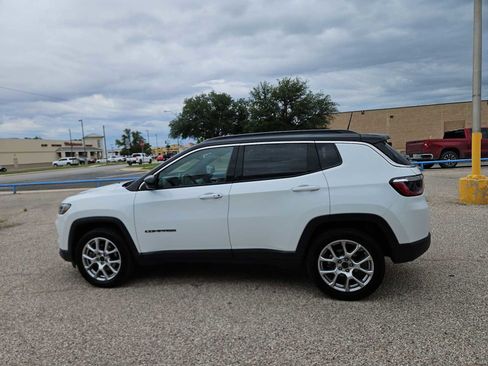 Used 2025 Jeep Compass Limited AWD/4WD image 5