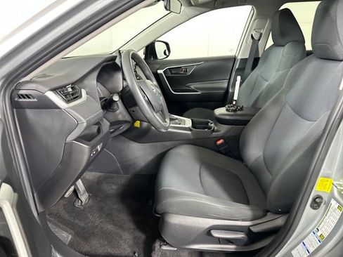 Used 2021 Toyota RAV4 LE image 11
