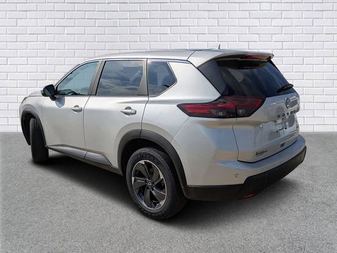 Used 2025 Nissan Rogue SV image 3