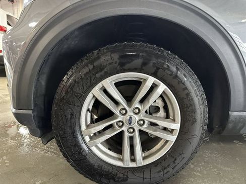 Used 2022 Ford Explorer XLT image 20