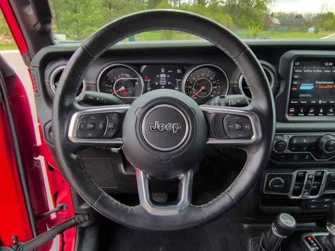 Used 2018 Jeep Wrangler Unlimited Sahara AWD/4WD image 21