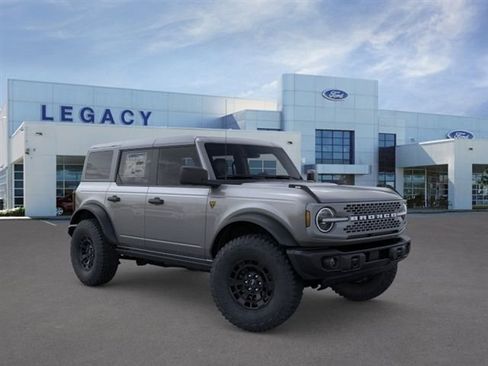 New 2026 Ford Bronco Badlands image 7