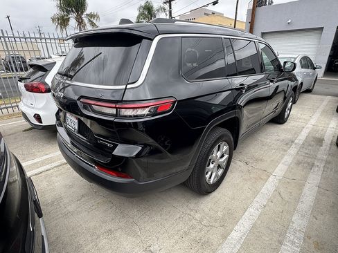 Used 2023 Jeep Grand Cherokee L Limited AWD/4WD image 3