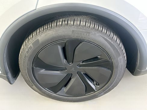 Used 2026 Tesla Model Y AWD image 11