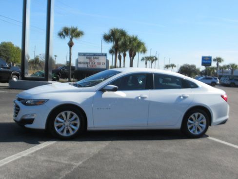 Used 2025 Chevrolet Malibu LT image 2