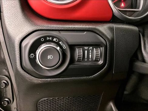 Used 2021 Jeep Wrangler Unlimited Rubicon w/ LED Lighting Group AWD/4WD image 34