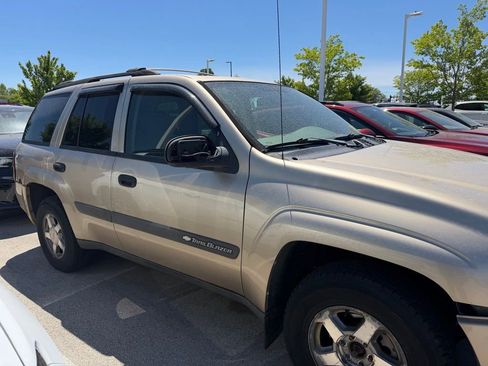 Used 2004 Chevrolet TrailBlazer LS w/ LS Preferred Equipment Group AWD/4WD image 3