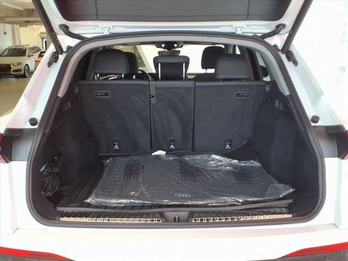 Certified 2025 Audi Q5 Premium w/ Convenience Package image 18