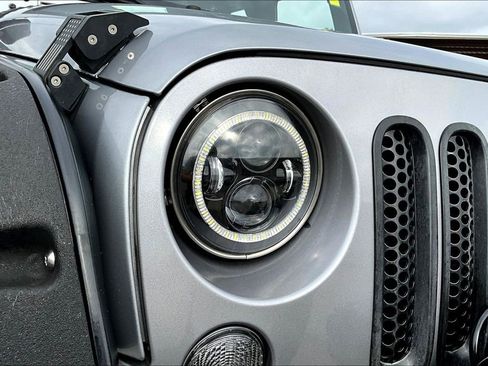 Used 2016 Jeep Wrangler Unlimited Rubicon w/ Connectivity Group image 28