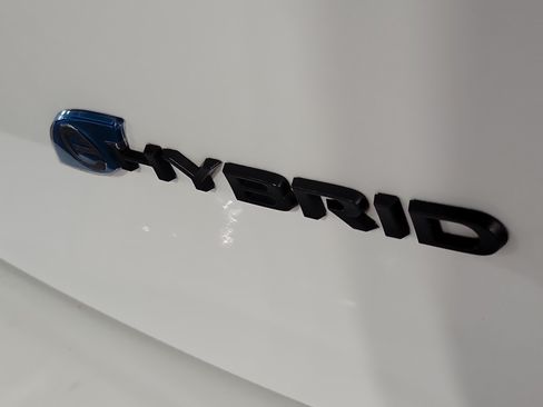 Used 2024 Chrysler Pacifica Limited FWD image 6