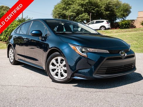 Certified 2025 Toyota Corolla LE FWD image 1
