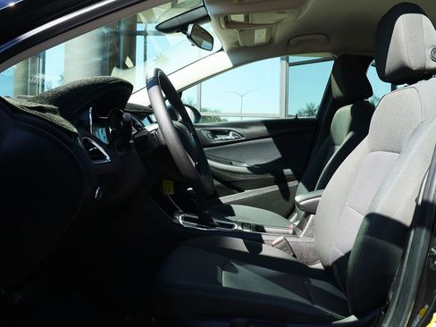 Used 2018 Chevrolet Cruze LT image 38