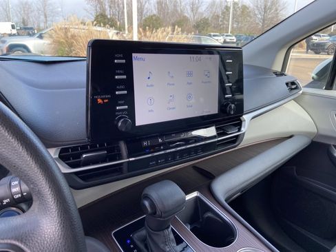 Used 2024 Toyota Sienna LE image 36