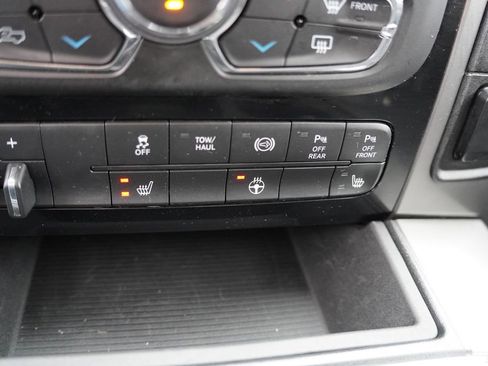 Certified 2018 RAM 3500 Big Horn w/ Sport Appearance Group image 28