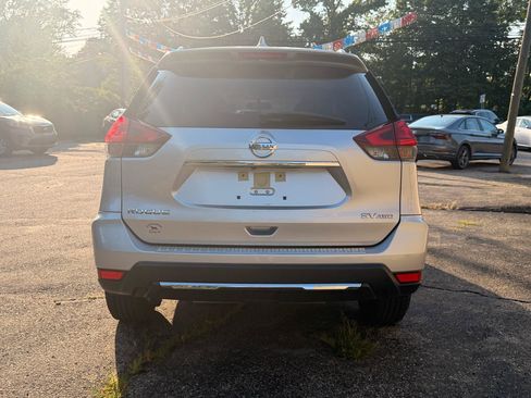 Used 2017 Nissan Rogue SV AWD/4WD image 7