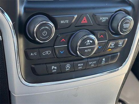 Used 2018 Jeep Grand Cherokee Limited image 19