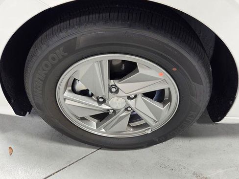 New 2026 Hyundai Elantra SE FWD image 16