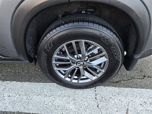 Used 2023 Nissan Rogue S image 12