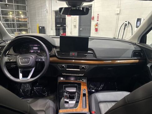 Used 2023 Audi Q5 2.0T Premium w/ Convenience Package image 29