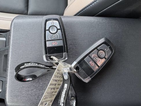 Used 2023 Ford Bronco Wildtrak image 23