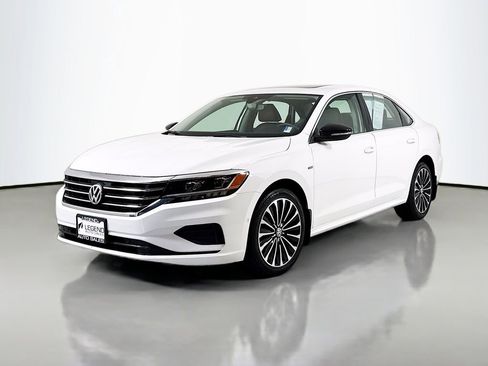 Used 2022 Volkswagen Passat 2.0T FWD image 1