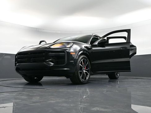 New 2026 Porsche Cayenne Turbo AWD/4WD image 41